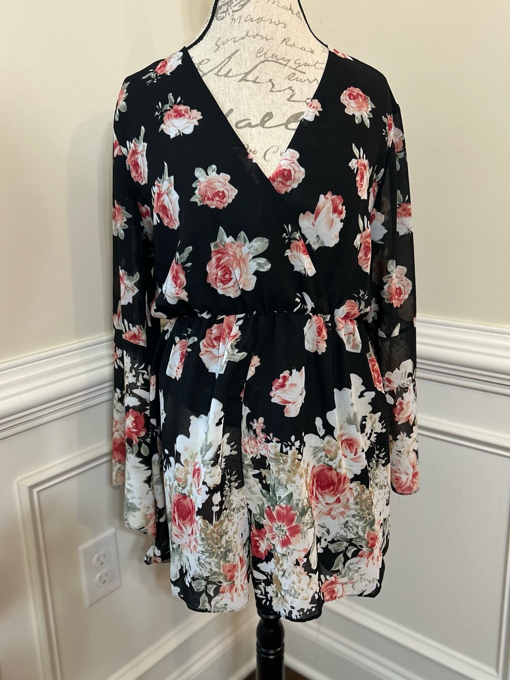 Black‎ Floral V-Neck Long Sleeve Romper